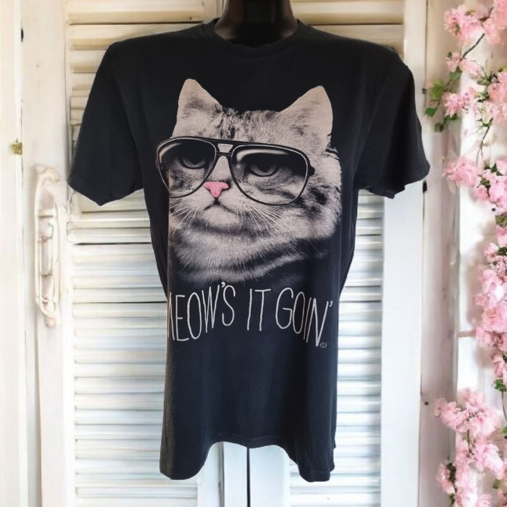 Black Matter Vintage Cat 'MEOW'S IT GOIN' Back Graphic Vintage T-Shirt